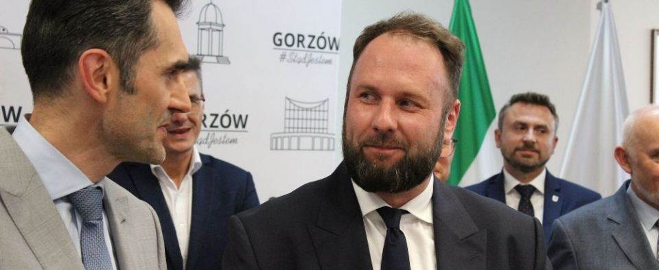 Na pierwszym planie, po lewej Piotr Malepszak, podsekretarz stanu w ministerstwie infrastruktury, obok Paweł Pleśniar, przedstawiciel PKP PLK